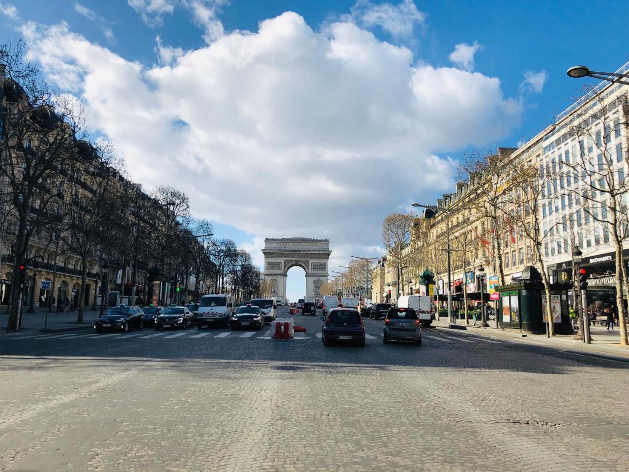 Arc De Triomphe - Foch Palace Párizs Kültér fotó